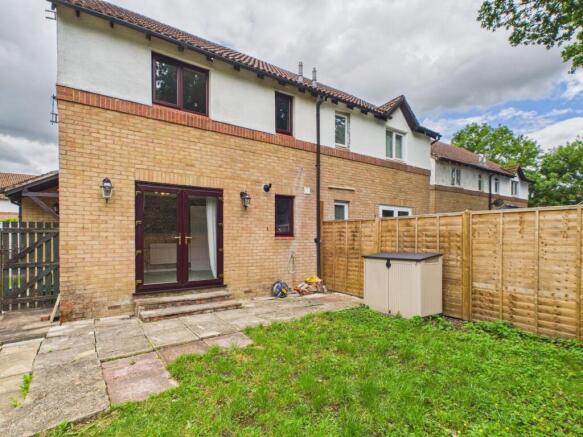 1 bed property, in Crookham Close, £210,000