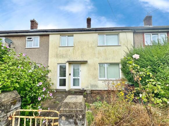 3 bed property, in Queens Road, £225,000