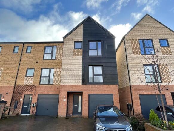 4 bed property, in Infinity View, £280,000