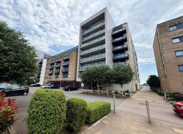2 bed property, in Ferry Court, £119,000