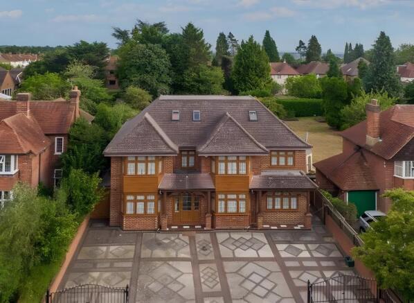 8 bed property, in High Wycombe, £1,250,000