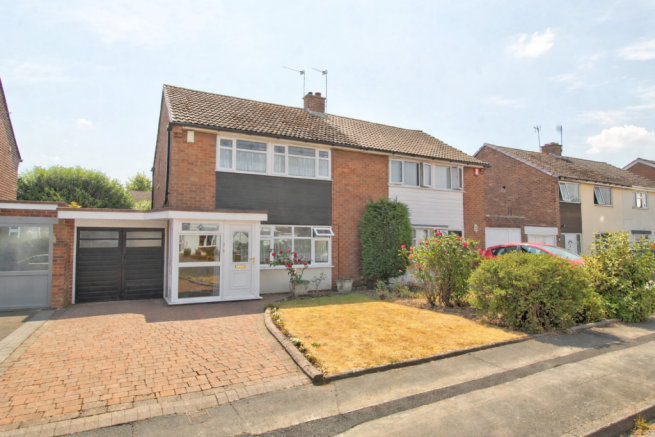 3 bed property, in Leslie Drive, £250,000