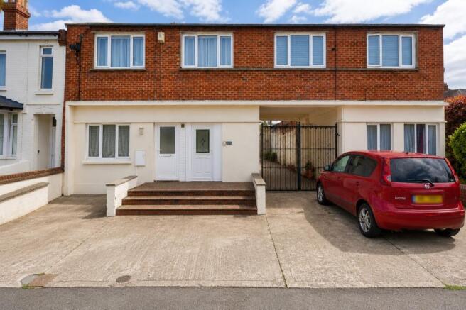 2 bed property, in Southampton, £190,000