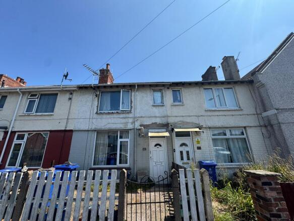 3 bed property, in 90 Balfour Road, £35,000