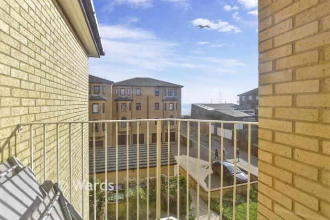 2 bed property, in South Road, £160,000