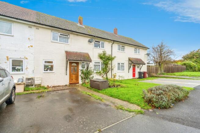 3 bed property, in Cheshire Crescent, £270,000
