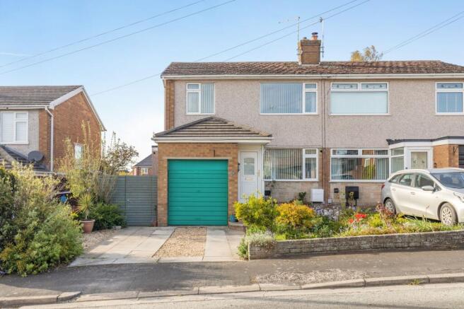 3 bed property, in Hazel Drive, £230,000