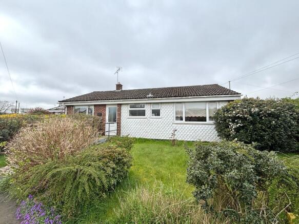 3 bed property, in Burton Avenue, £240,000