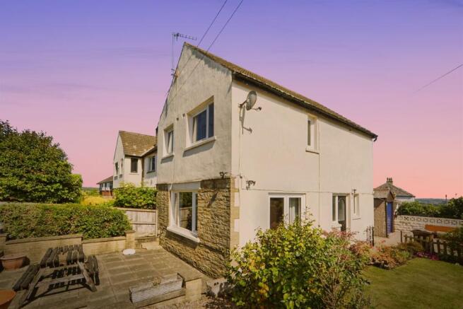 3 bed property, in Springfield Road, £270,000