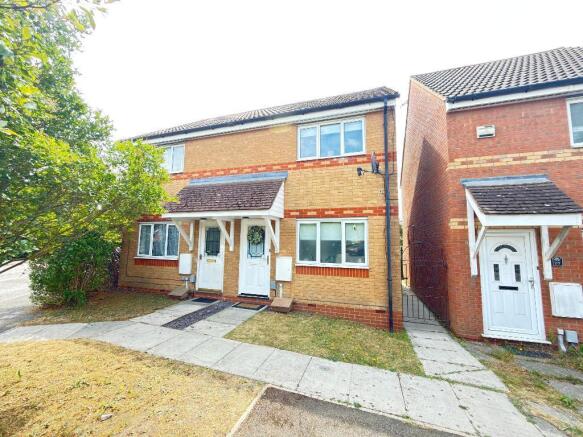 2 bed property, in Addington Way, £299,950