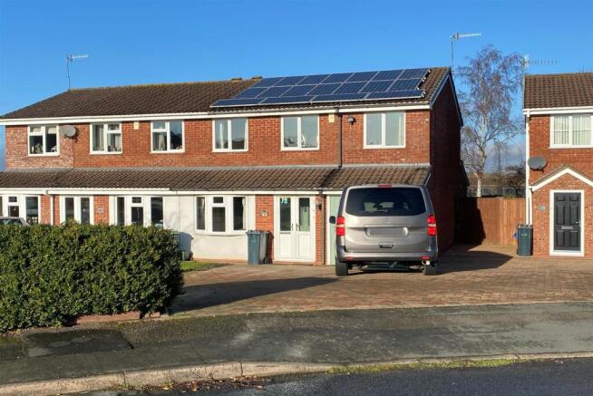 4 bed property, in Brompton Drive, £285,000