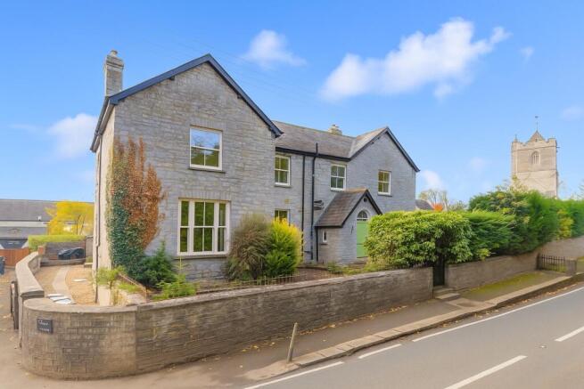 6 bed property, in Greinton, £800,000
