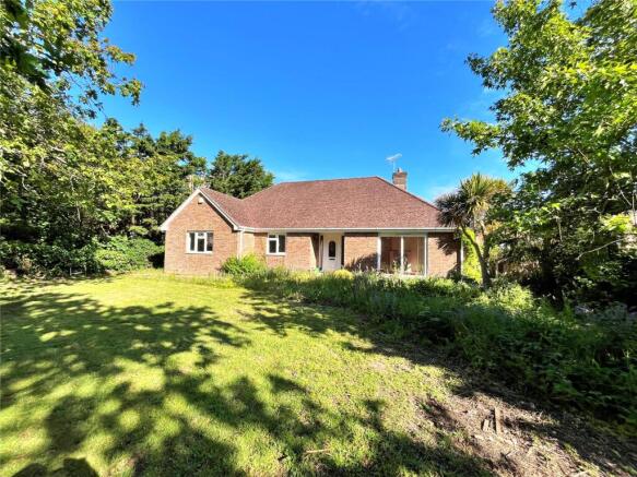 3 bed property, in Elphinstone Road, £575,000