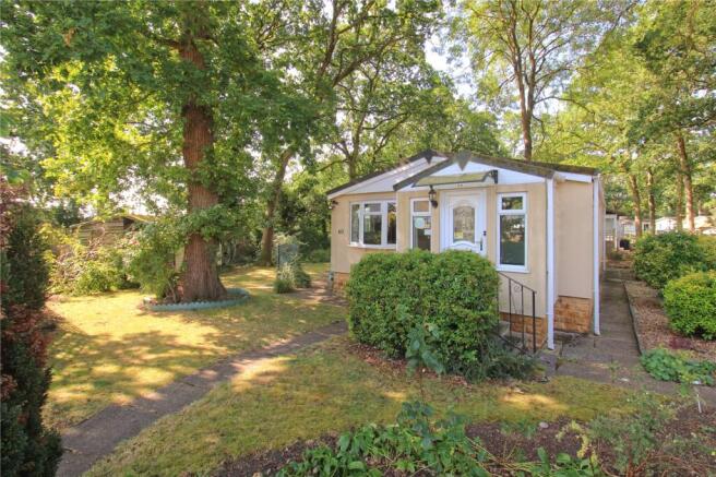 2 bed property, in Trowbridge Lodge Park, £120,000