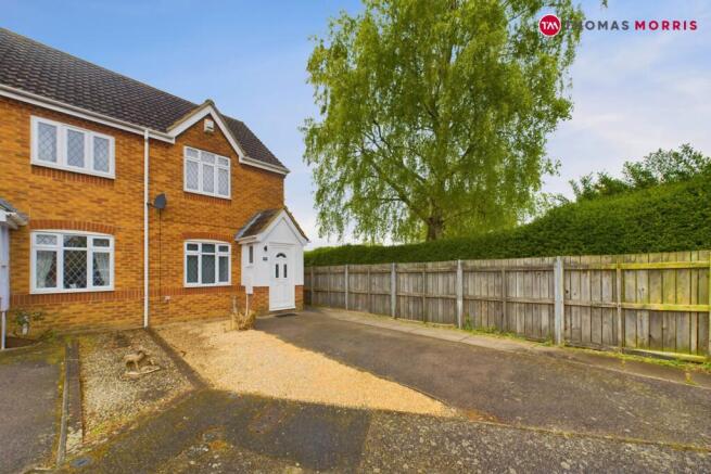 2 bed property, in York Close, £300,000