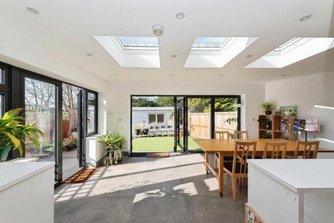 3 bed property, in Clensham Lane, £625,000