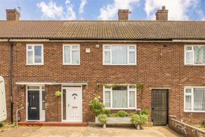3 bed property, in Dursley Close, £525,000