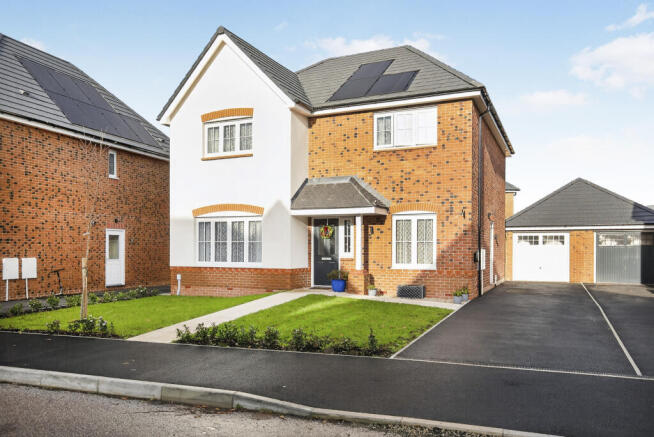 4 bed property, in The Ridings, £410,000