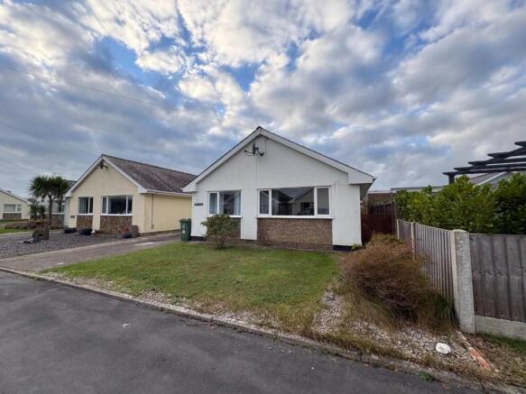 3 bed property, in Cefn Y Gader, £265,000