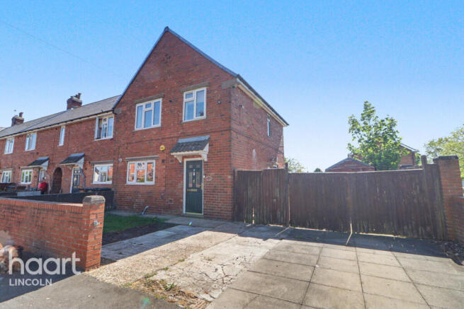 3 bed property, in Macaulay Drive, £180,000