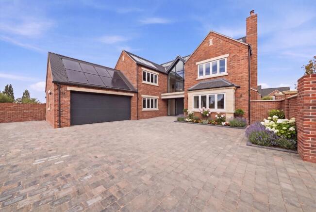 6 bed property, in Nicker Hill, £1,550,000