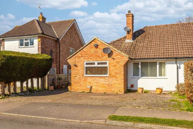 2 bed property, in The Meadow, £425,000