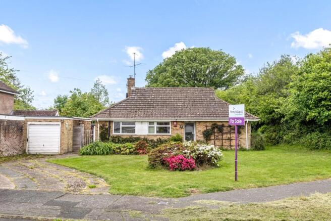 3 bed property, in Smithbarn, £650,000