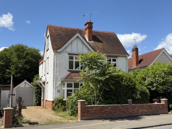 6 bed property, in Northcourt Avenue, £750,000