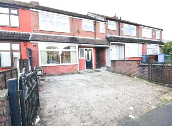3 bed property, in Charlestown Road, £210,000