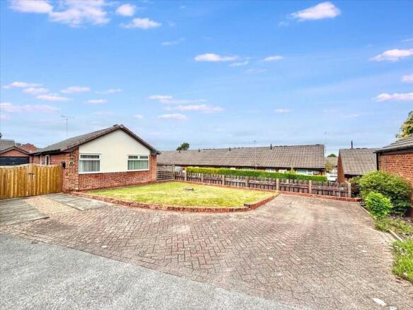 2 bed property, in Derwent Drive, £210,000