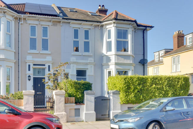 4 bed property, in St Andrews Road, £550,000