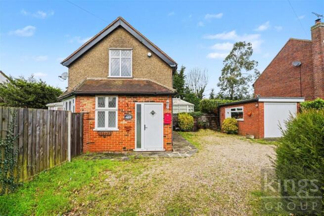 2 bed property, in High Road, £425,000
