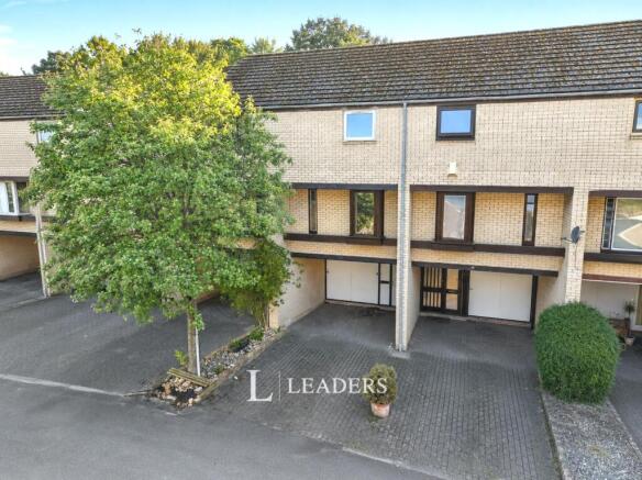 4 bed property, in North Twelfth Street, £340,000