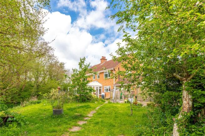 7 bed property, in Enborne Row, £750,000