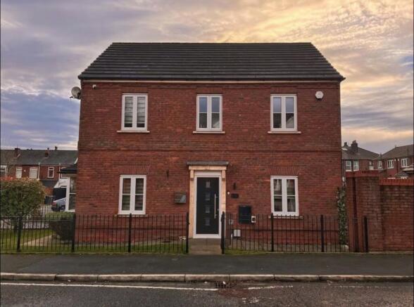 3 bed property, in Vanguard Close, £330,000