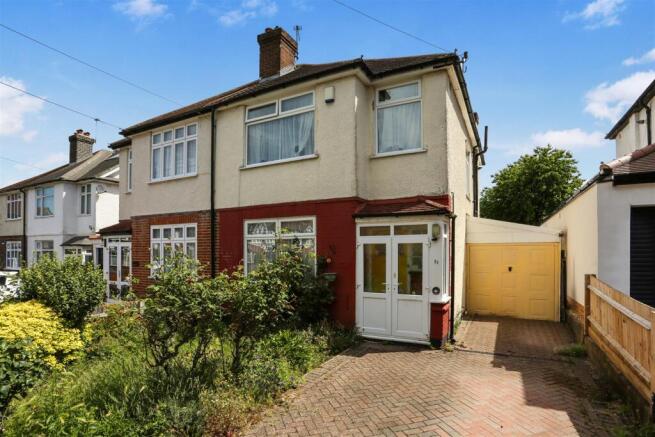 3 bed property, in Waverley Avenue, £525,000