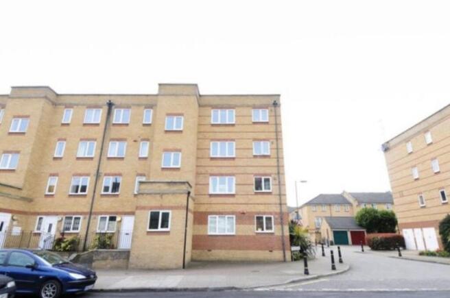 1 bed property, in Westferry Road, £175,000
