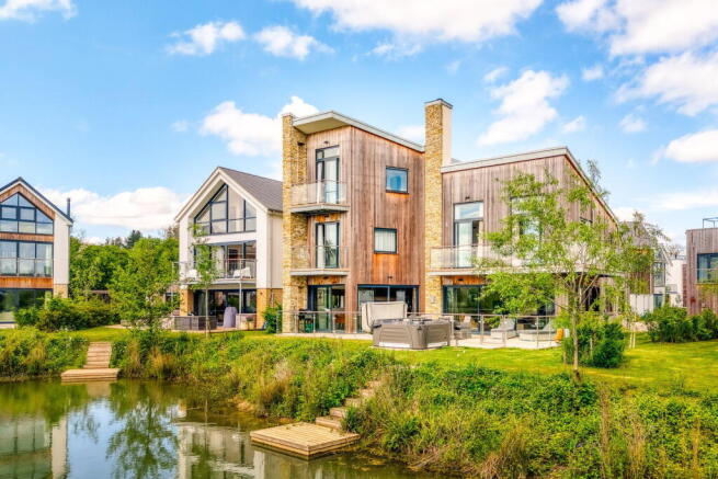5 bed property, in Minety Lake 48, £1,600,000