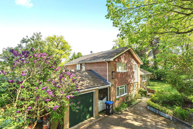 5 bed property, in Onslow Crescent, £1,250,000