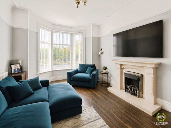 3 bed property, in Padiham Road, £130,000