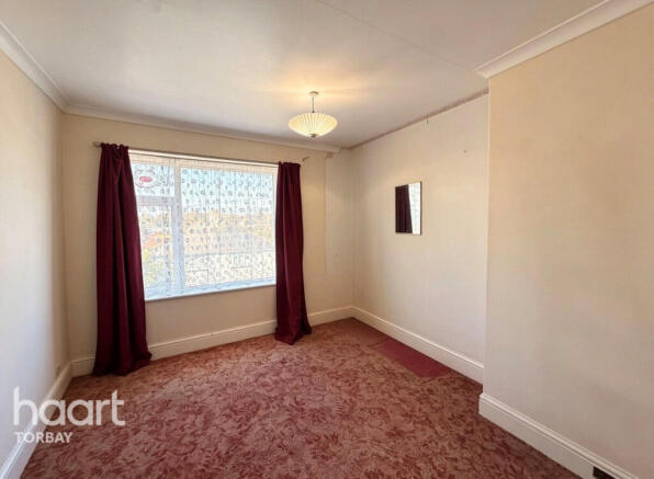 3 bed property, in Winchester Avenue, £185,000