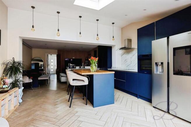 3 bed property, in Curzon Close, £250,000