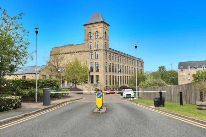 2 bed property, in Whitfield Mill, £190,000