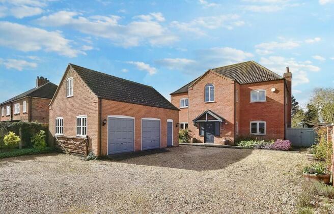 5 bed property, in Tinkle Street, £575,000
