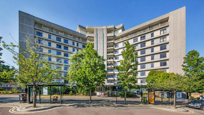1 bed property, in Park Street, £110,000