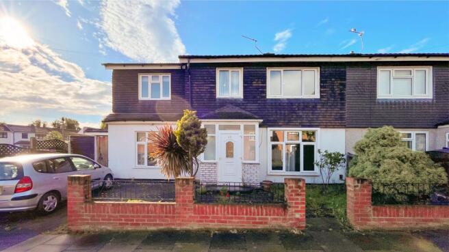 5 bed property, in Huntsman, £500,000