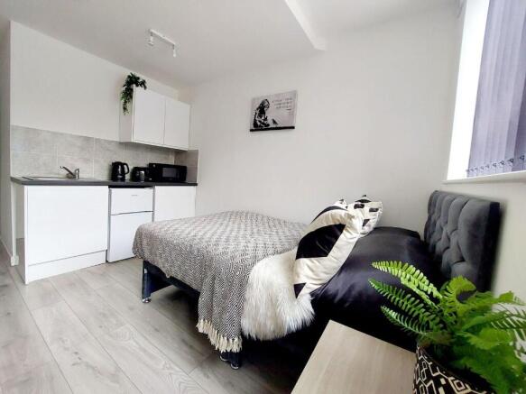 5 bed property, in Leighton, £350,000