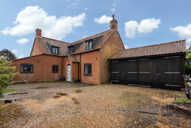 3 bed property, in Foulsham Road, £475,000