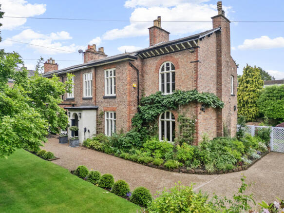 5 bed property, in Stamford Road, £1,895,000