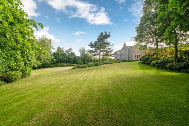 5 bed property, in Whinny Farm, £1,200,000